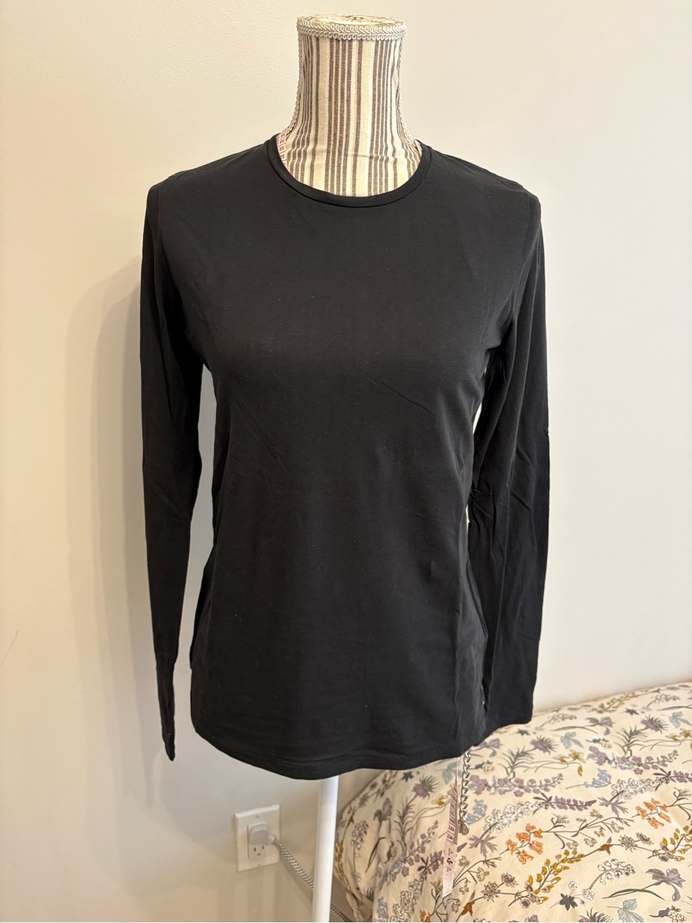 Everlane Classic Black Long-Sleeve Crewneck Tee Sz M The Pima Lux Tee